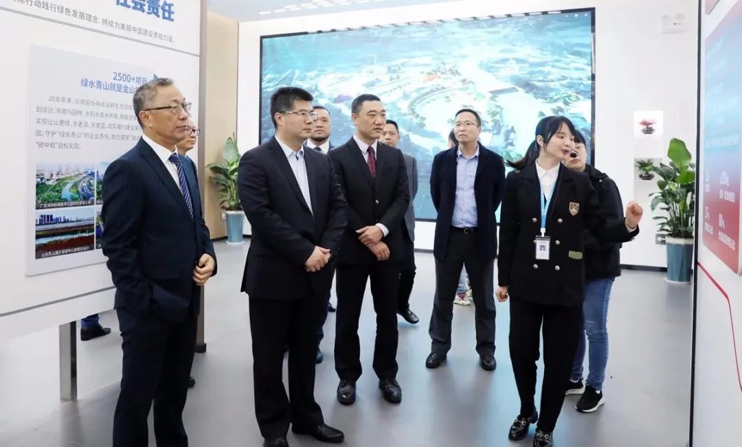 幸运彩股份新总部展厅参观.jpg
